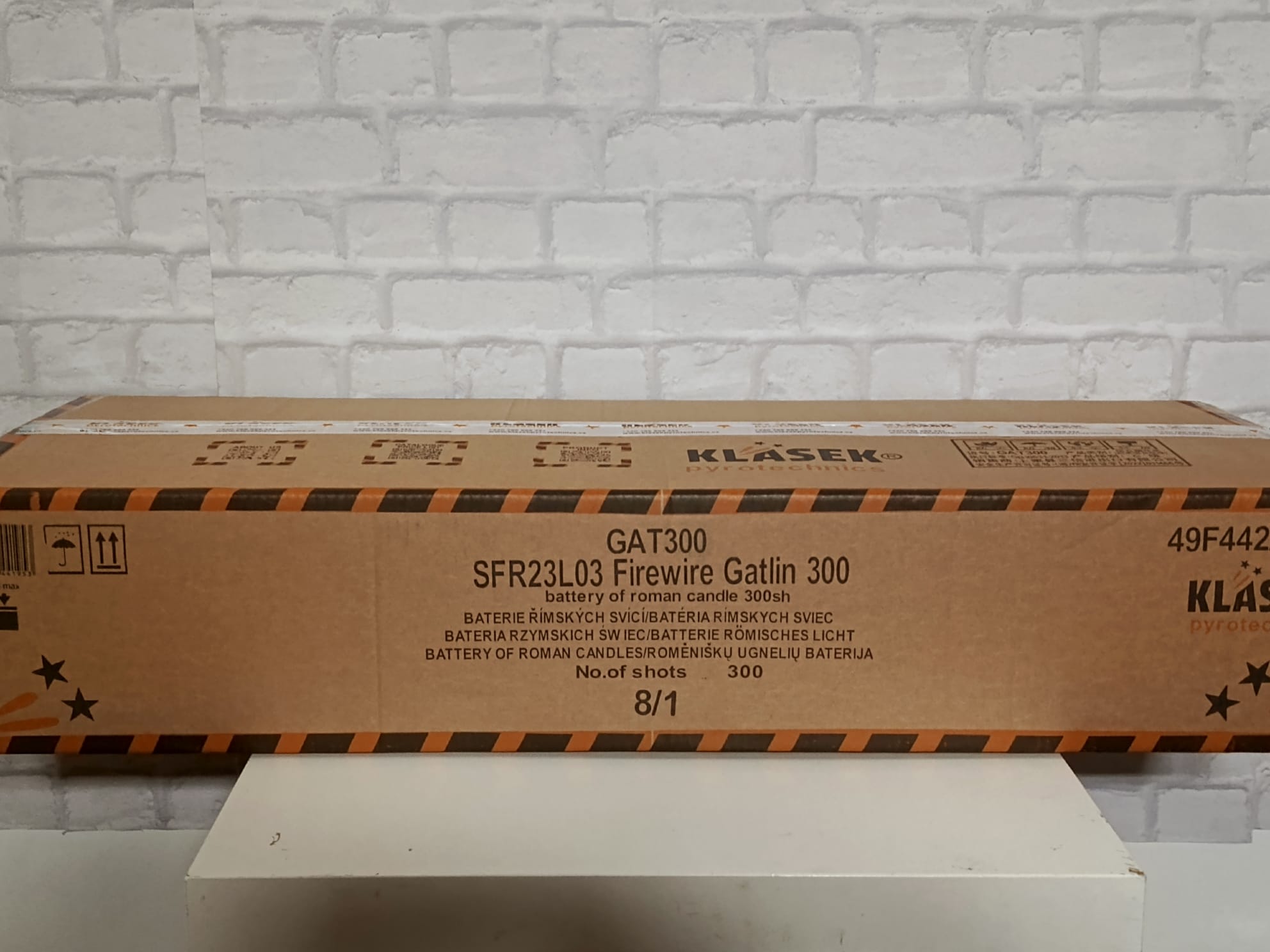 1 cartons GATLIN 300 (8 candles x 300 shots)